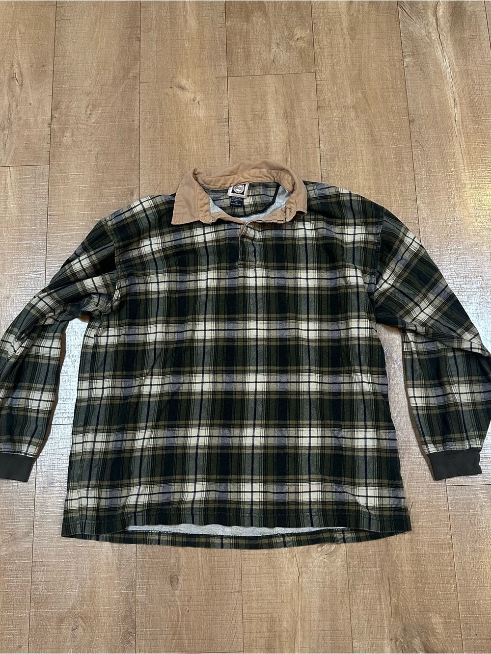Vintage GH Bass Men's Green Plaid Long-Sleeve Shirt with Tan Collar